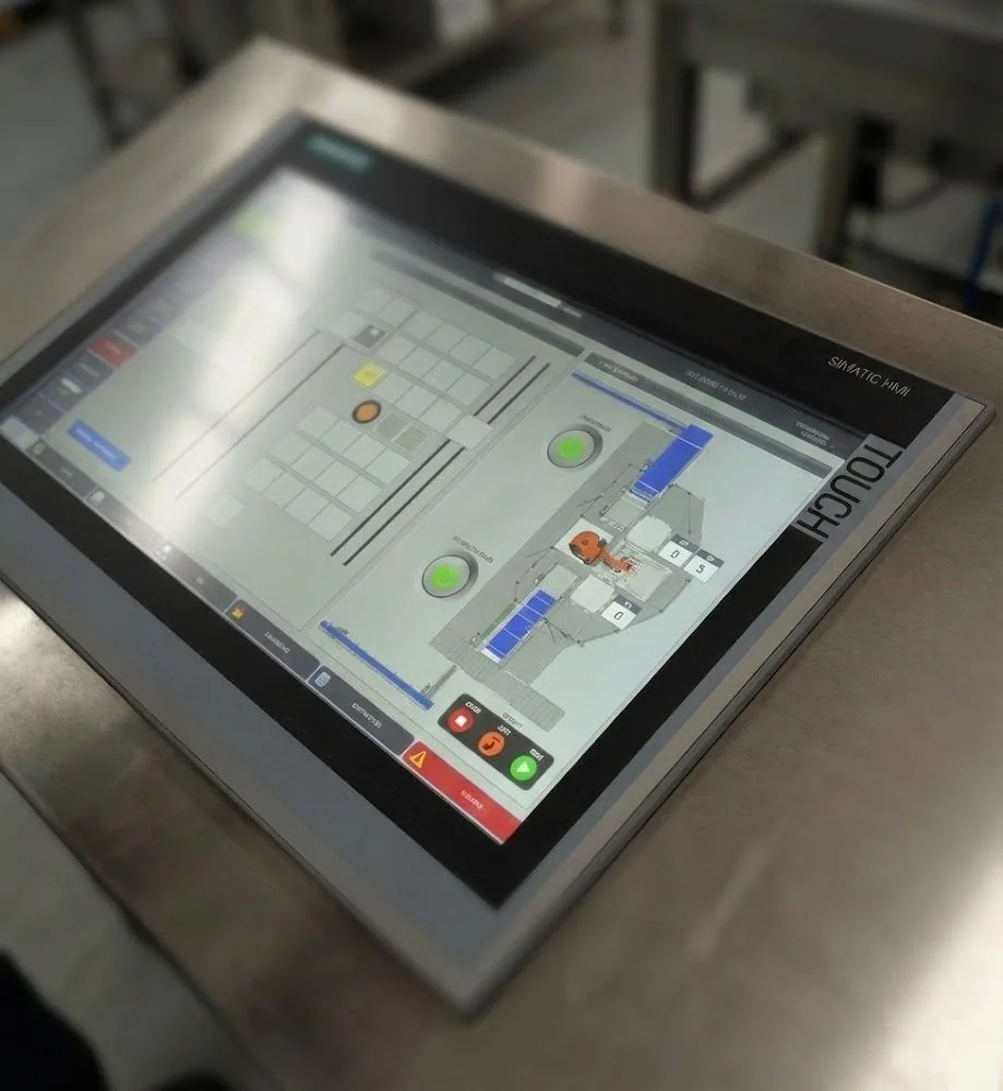 Panel HMI SCADA y hardware de control industrial